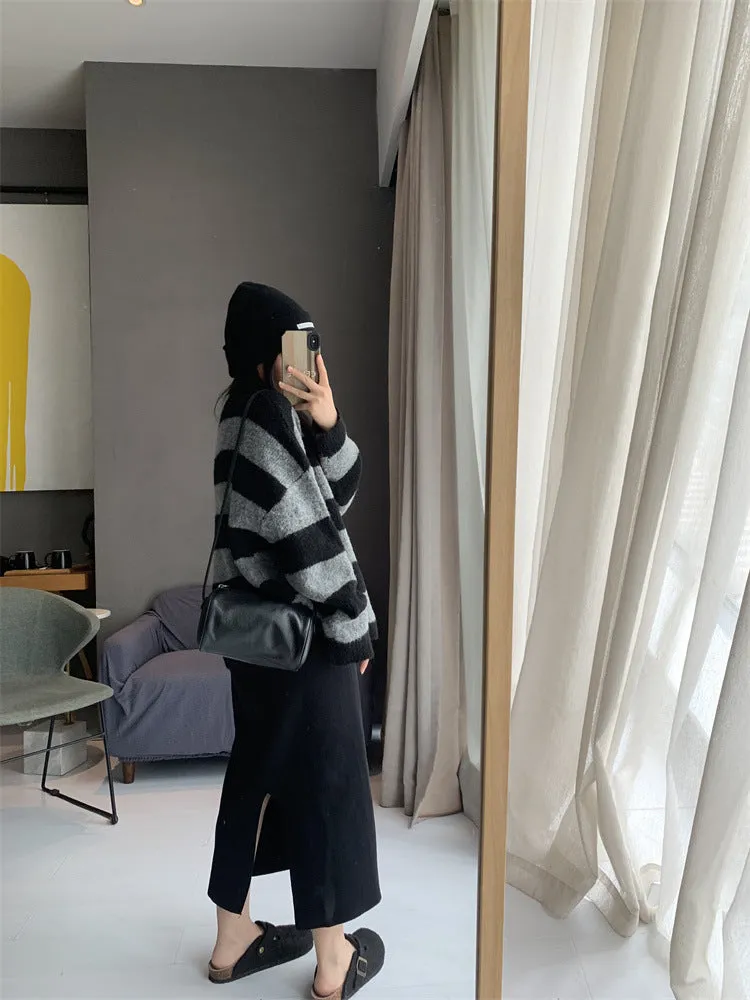 Artsy Chic 2023 Fall-Winter Women's Round-Necked Loose Fit Striped Knit Sweater, Ins Style Pullover Top