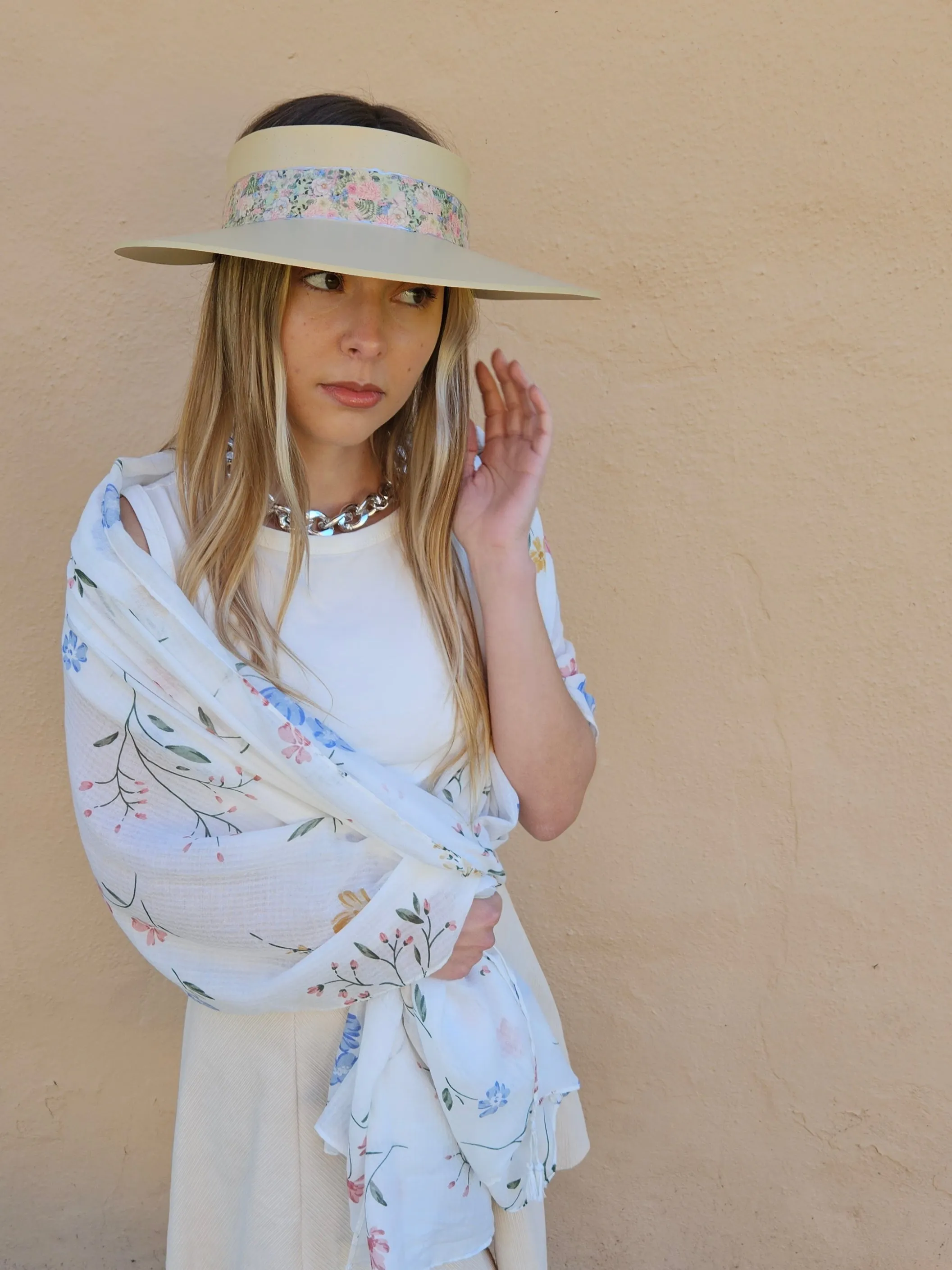 Beige "LadyEVA" Visor Hat with Light Pink Floral Band