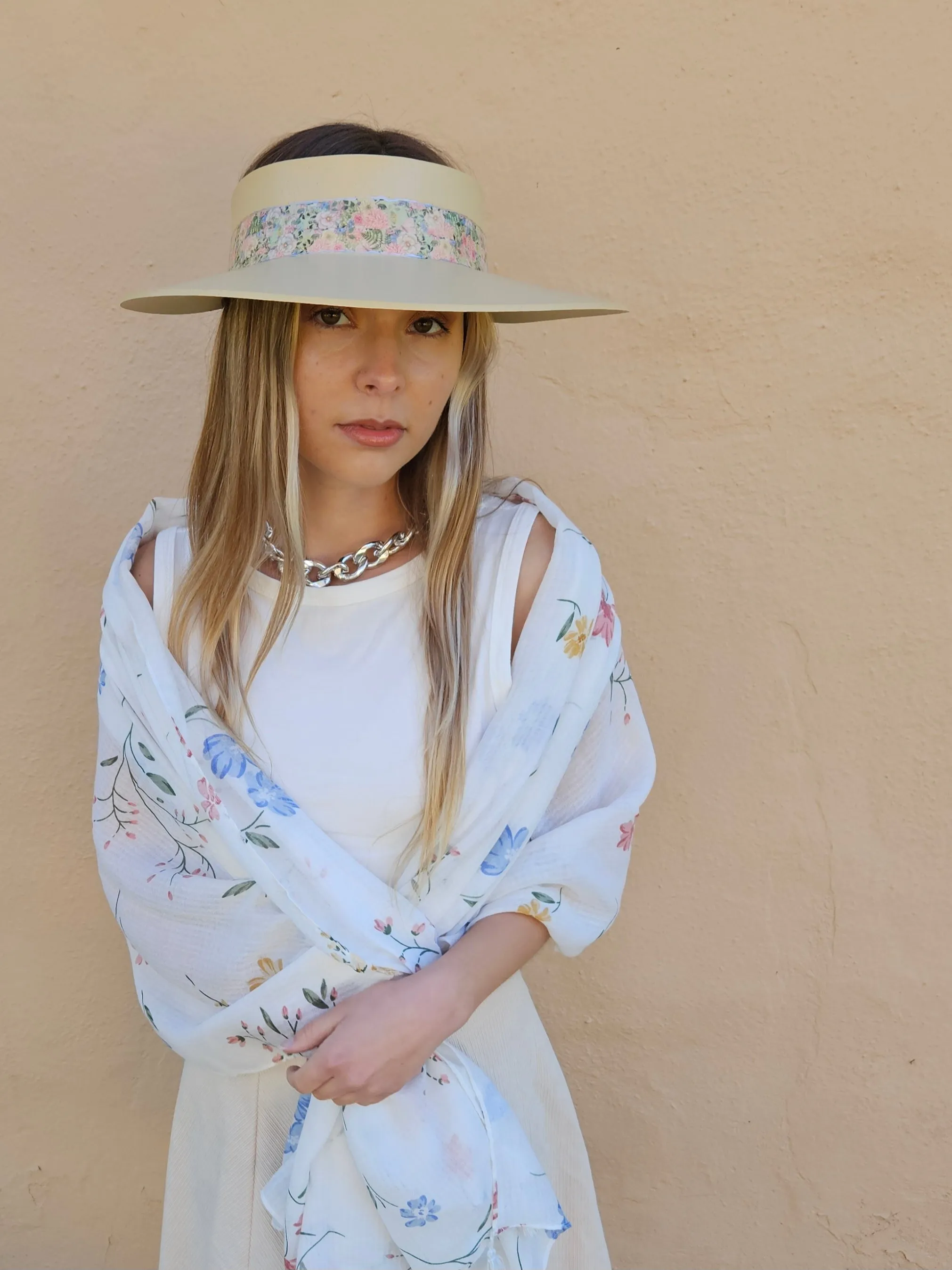 Beige "LadyEVA" Visor Hat with Light Pink Floral Band