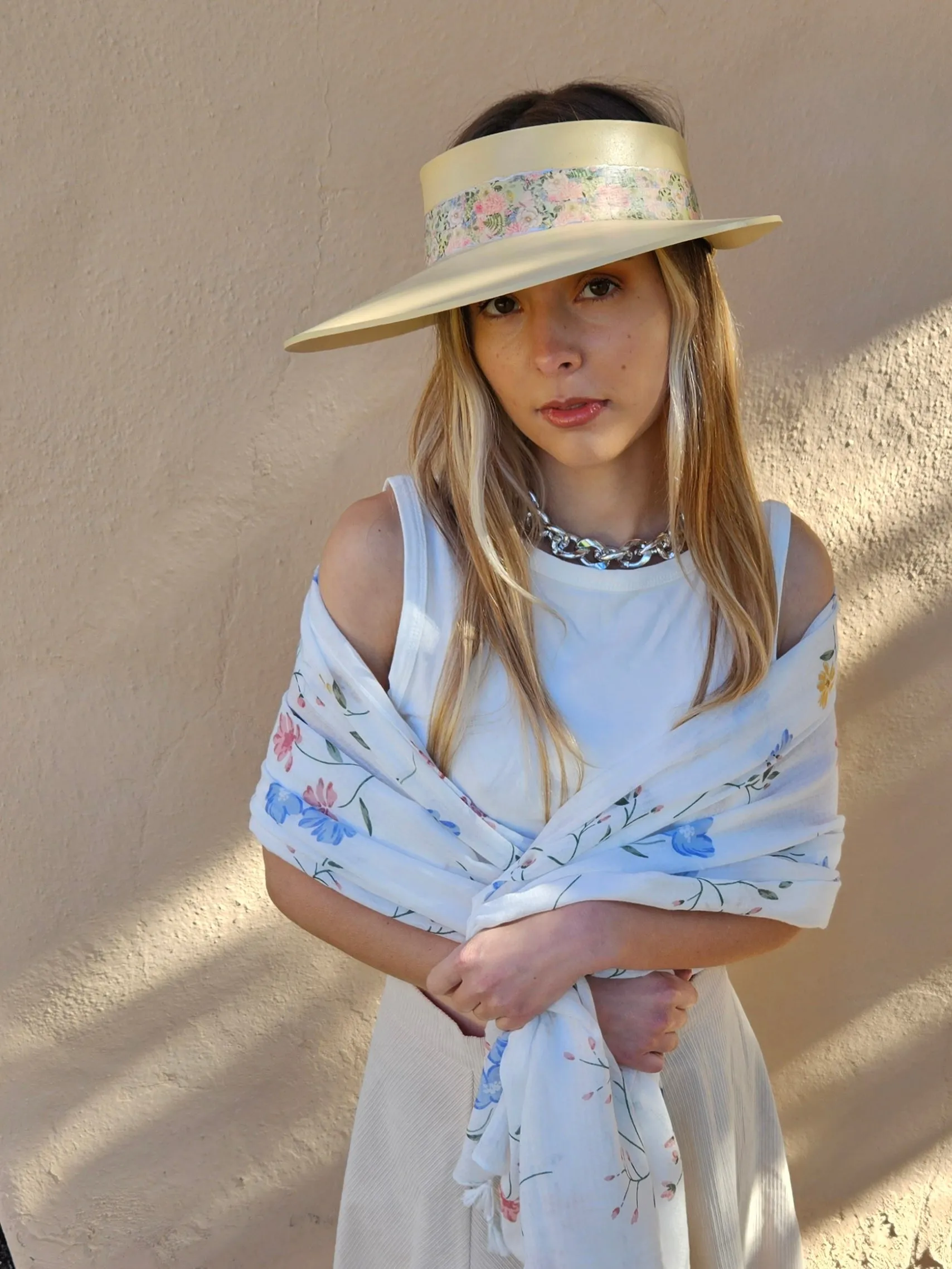 Beige "LadyEVA" Visor Hat with Light Pink Floral Band