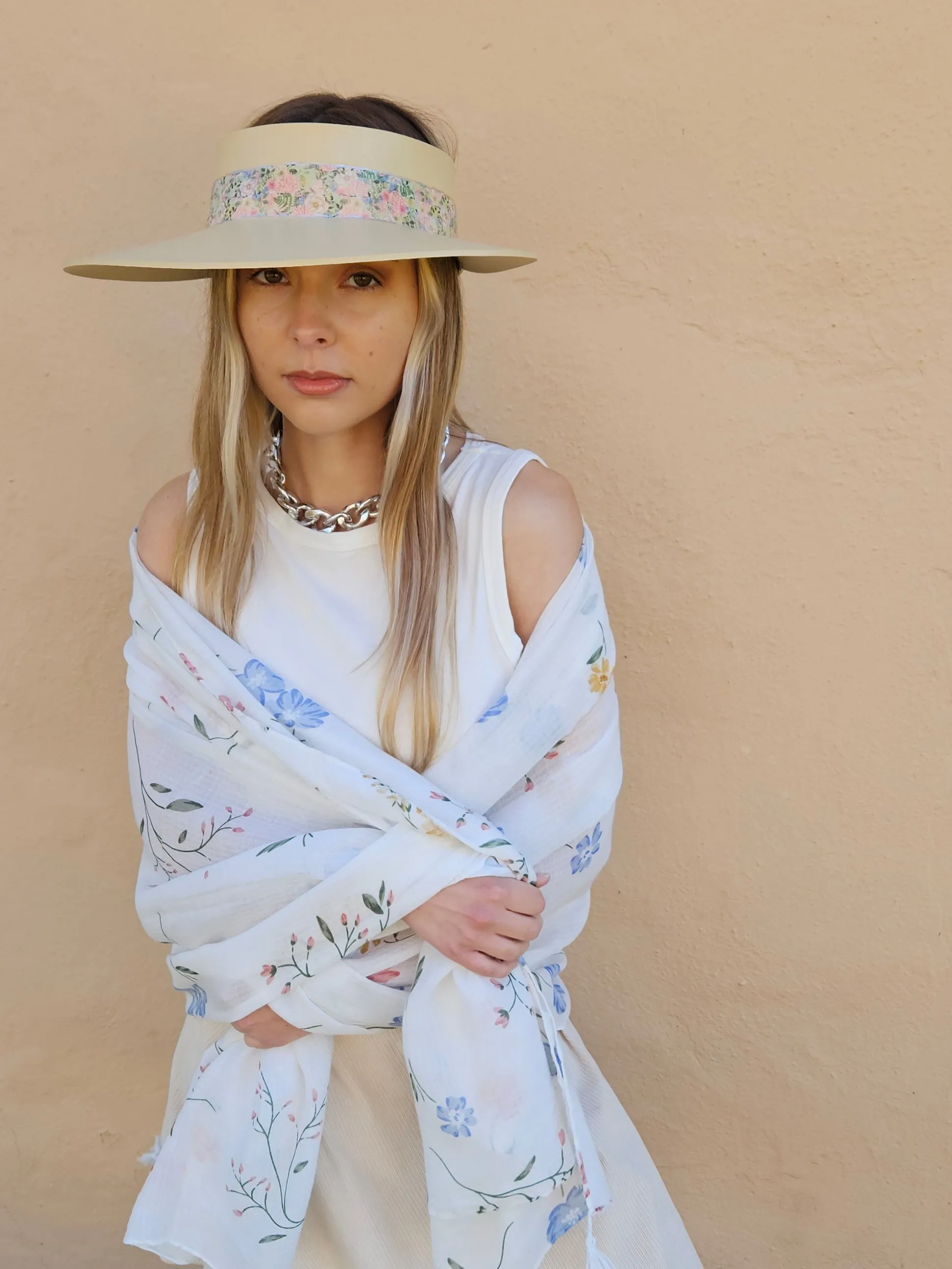 Beige "LadyEVA" Visor Hat with Light Pink Floral Band