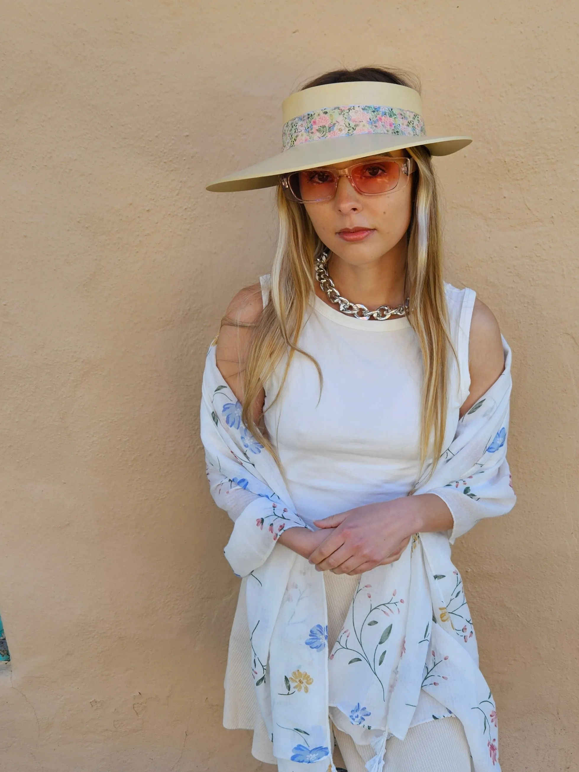 Beige "LadyEVA" Visor Hat with Light Pink Floral Band