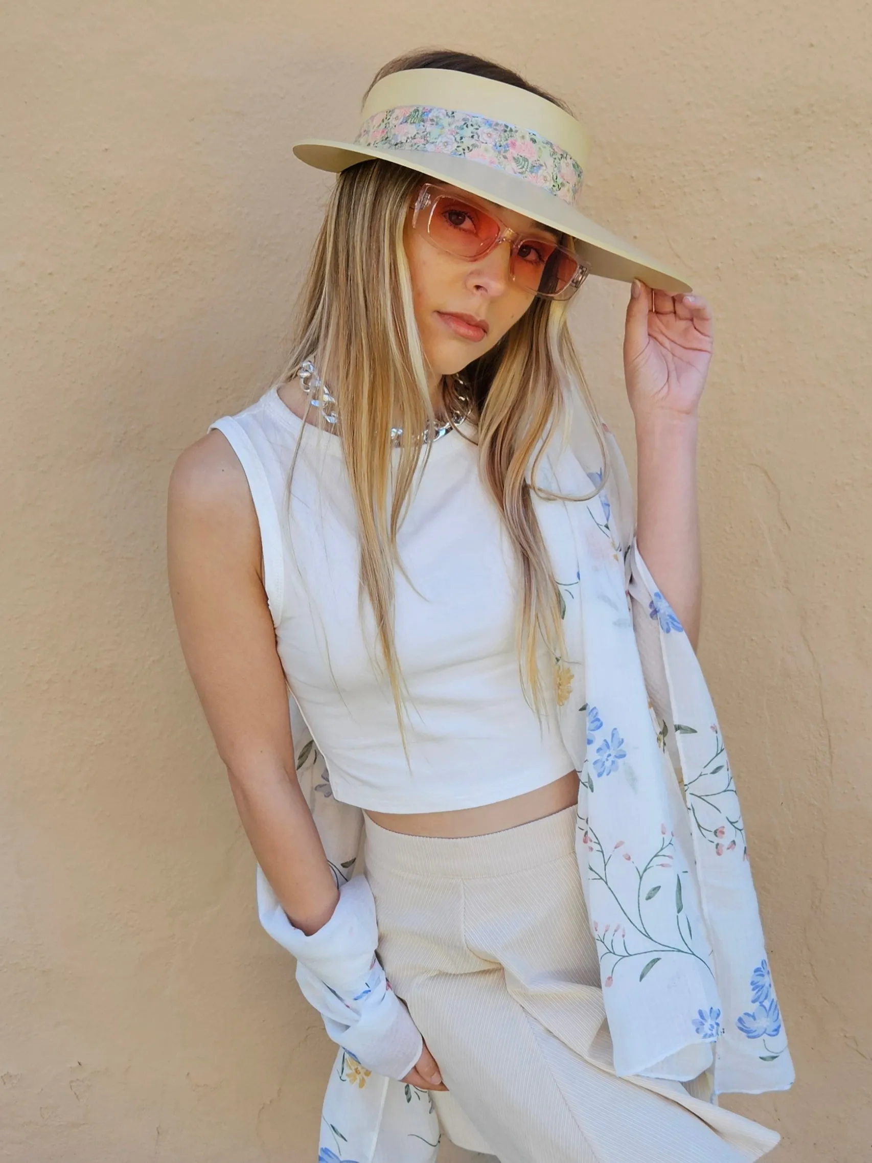 Beige "LadyEVA" Visor Hat with Light Pink Floral Band