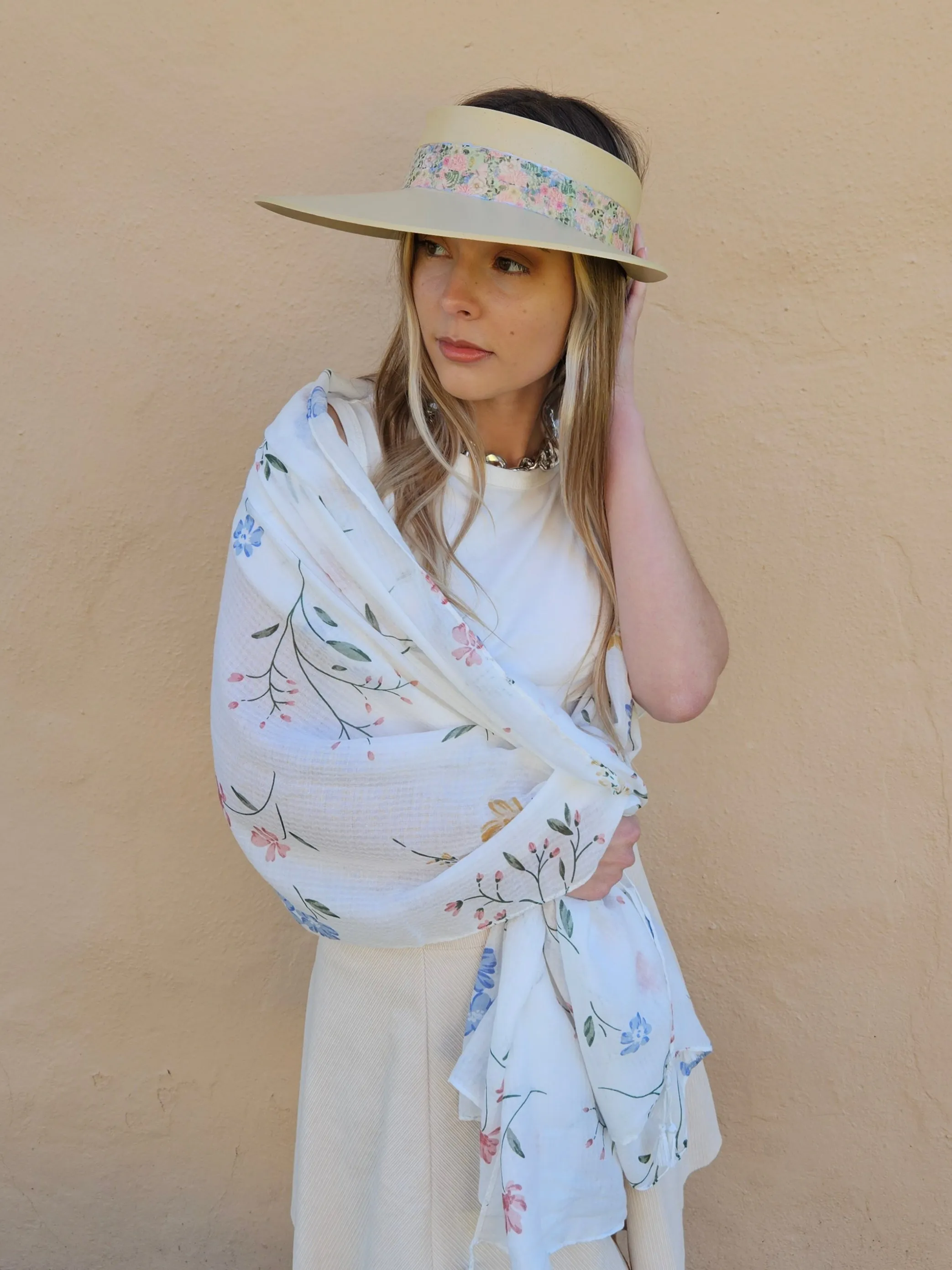 Beige "LadyEVA" Visor Hat with Light Pink Floral Band