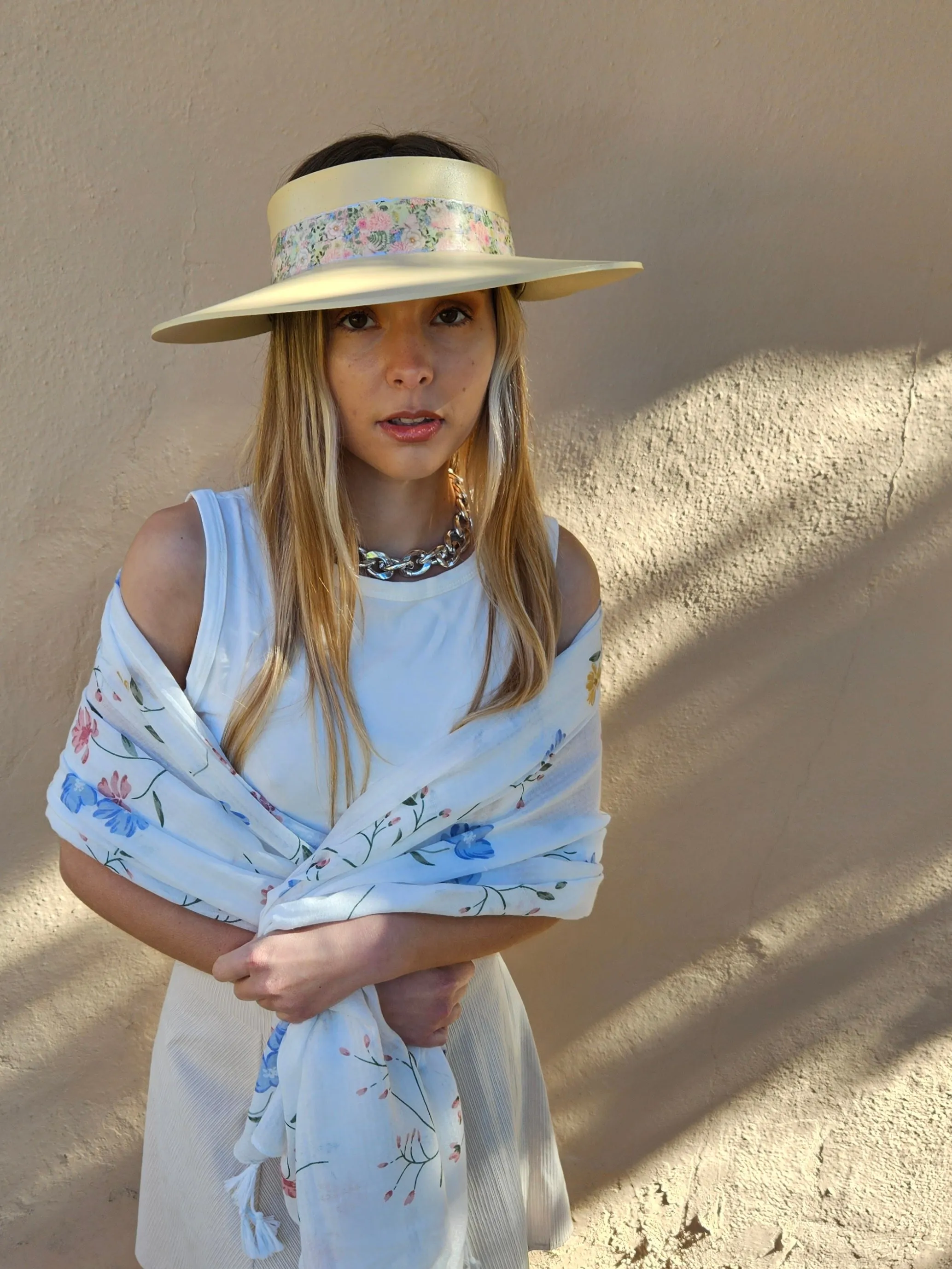 Beige "LadyEVA" Visor Hat with Light Pink Floral Band