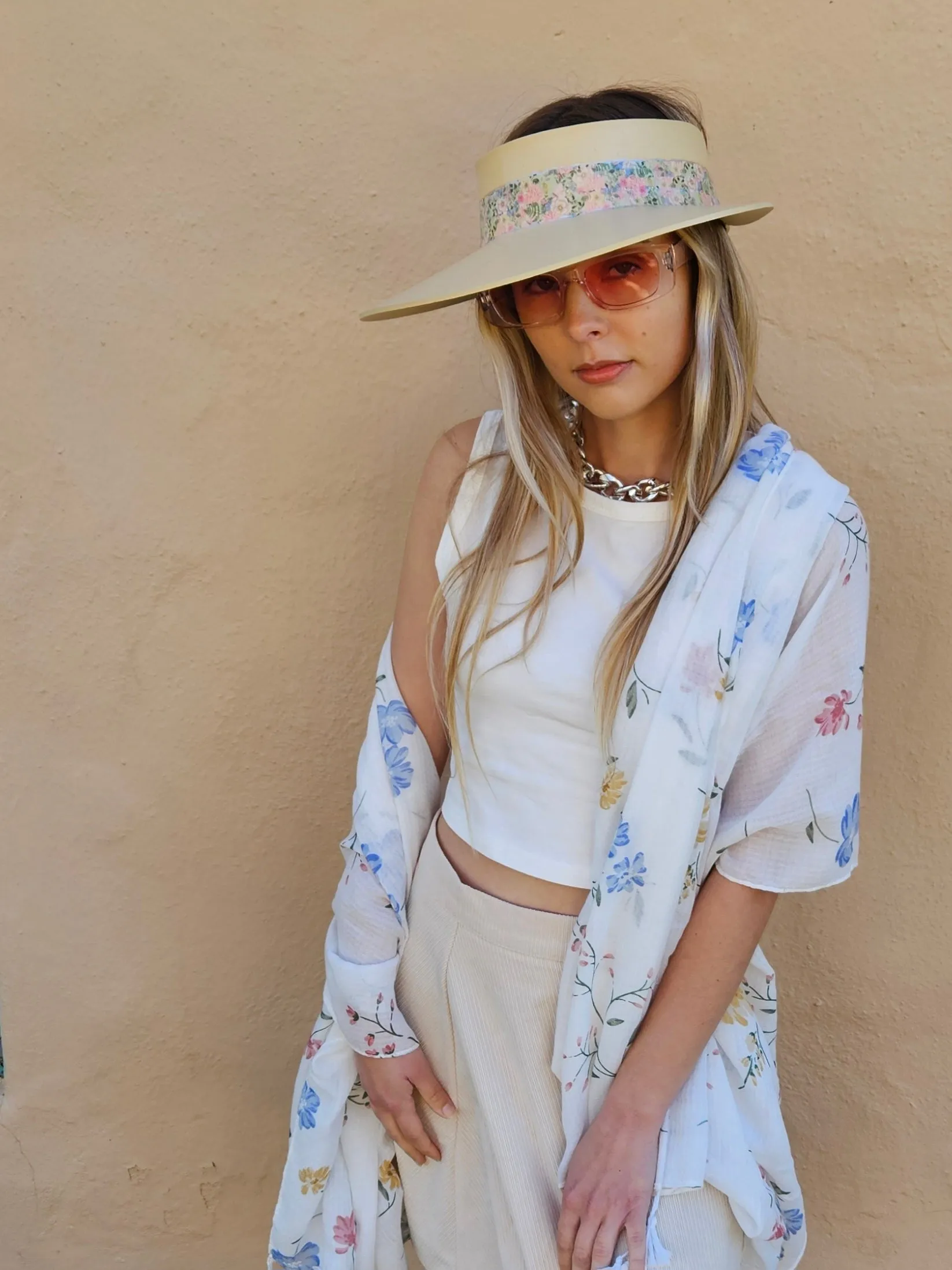 Beige "LadyEVA" Visor Hat with Light Pink Floral Band