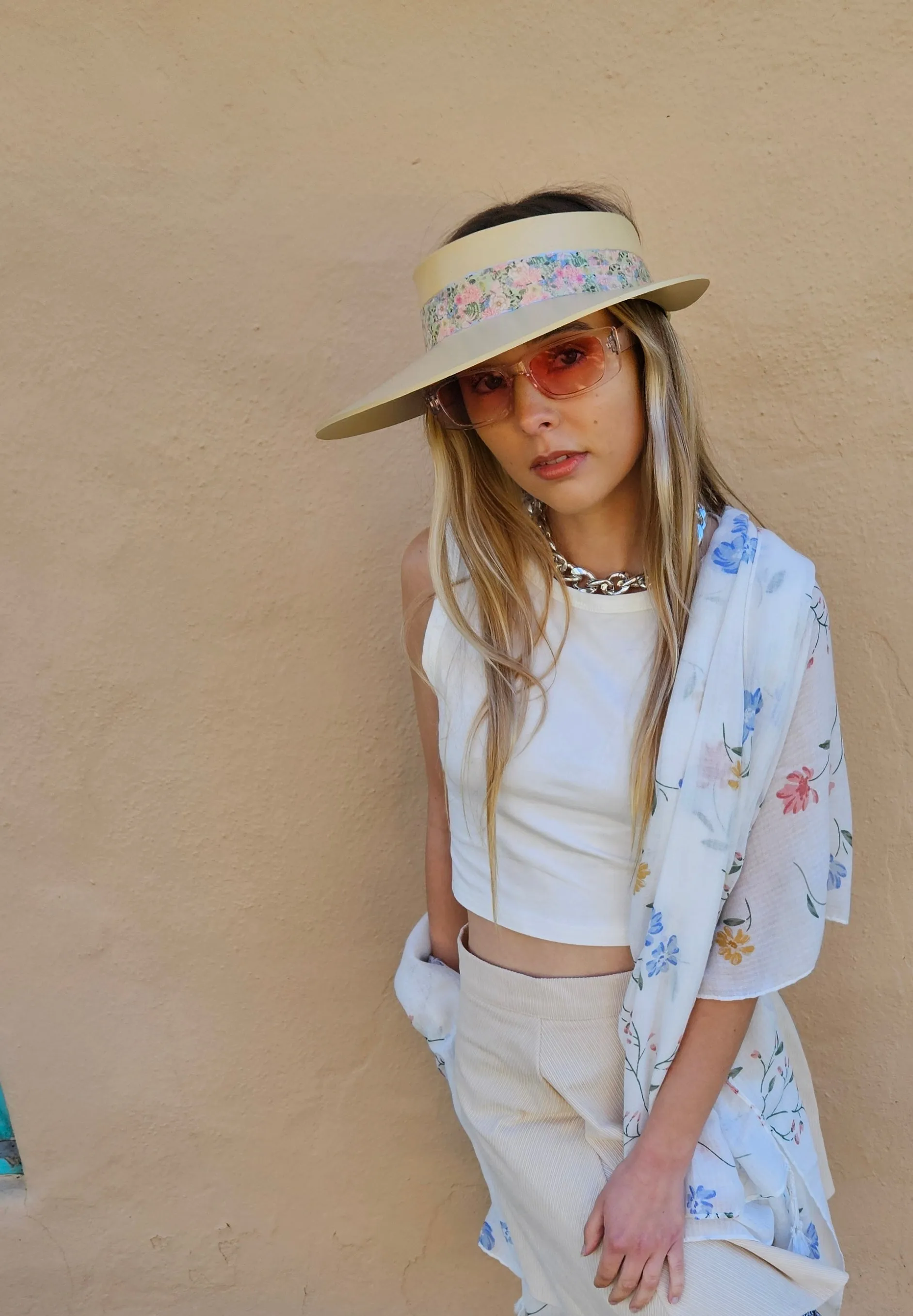 Beige "LadyEVA" Visor Hat with Light Pink Floral Band