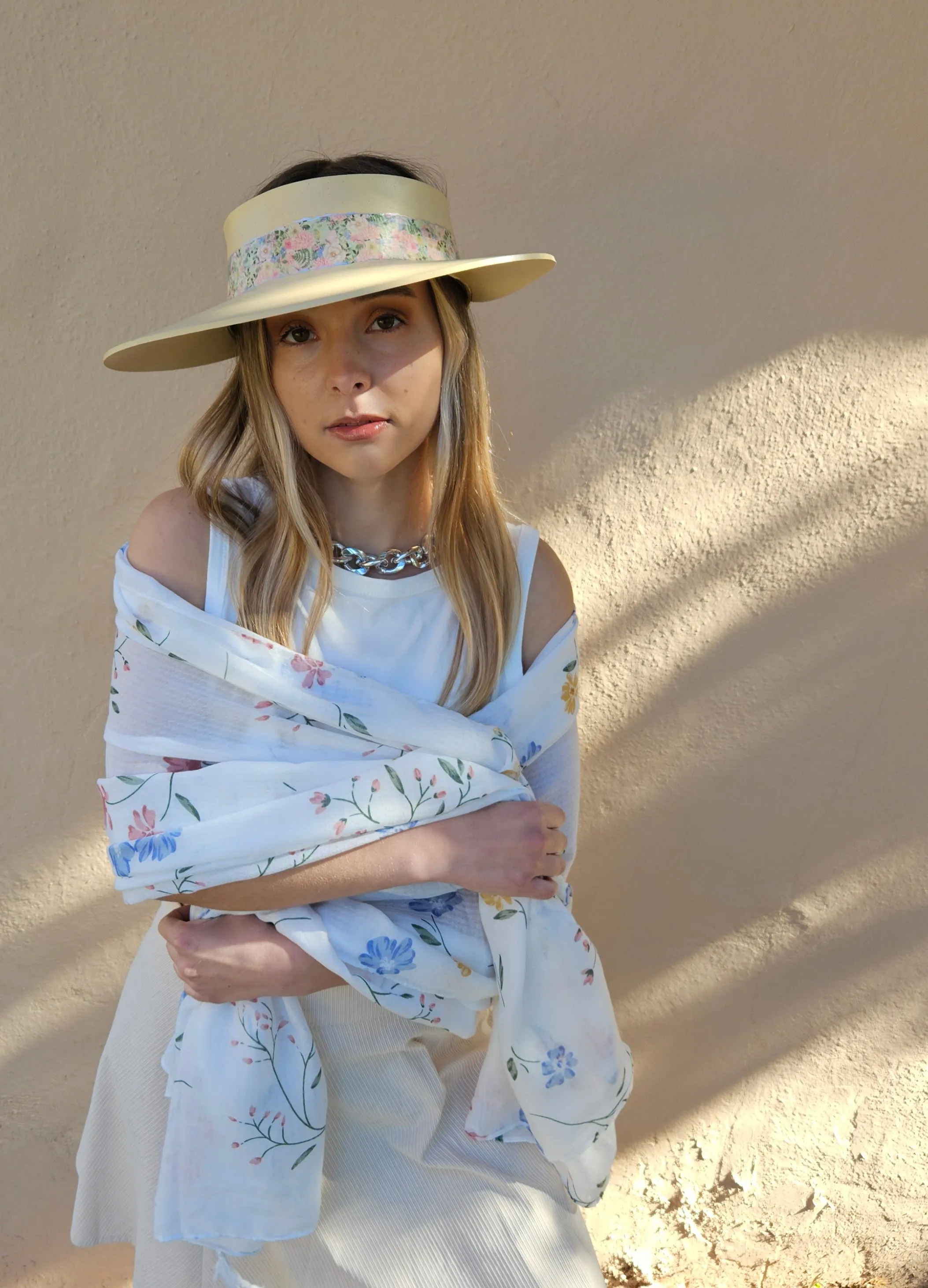 Beige "LadyEVA" Visor Hat with Light Pink Floral Band