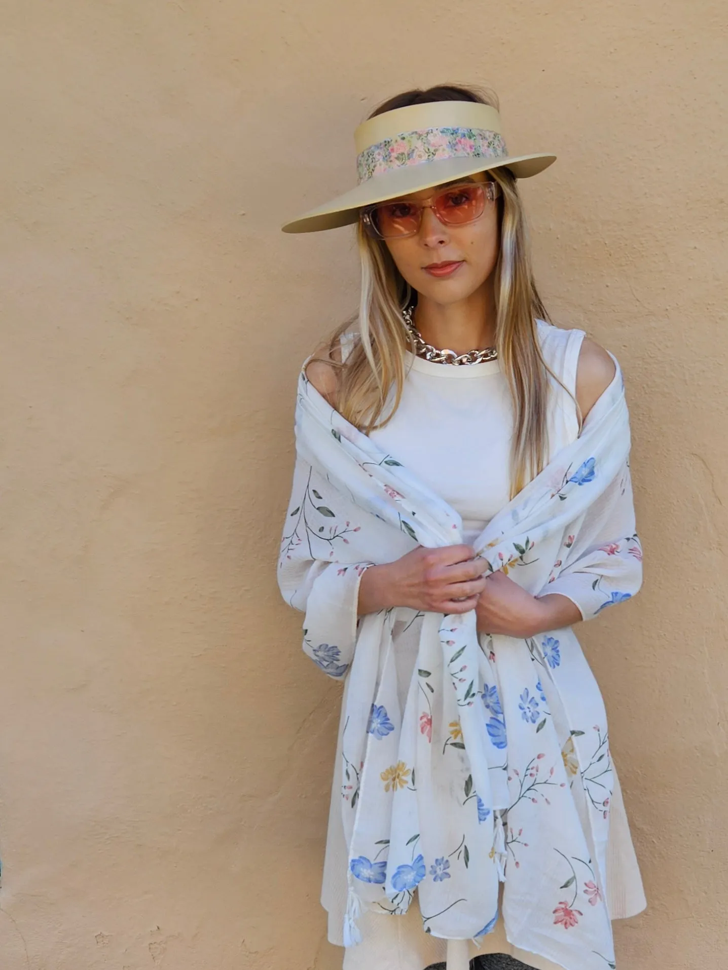 Beige "LadyEVA" Visor Hat with Light Pink Floral Band