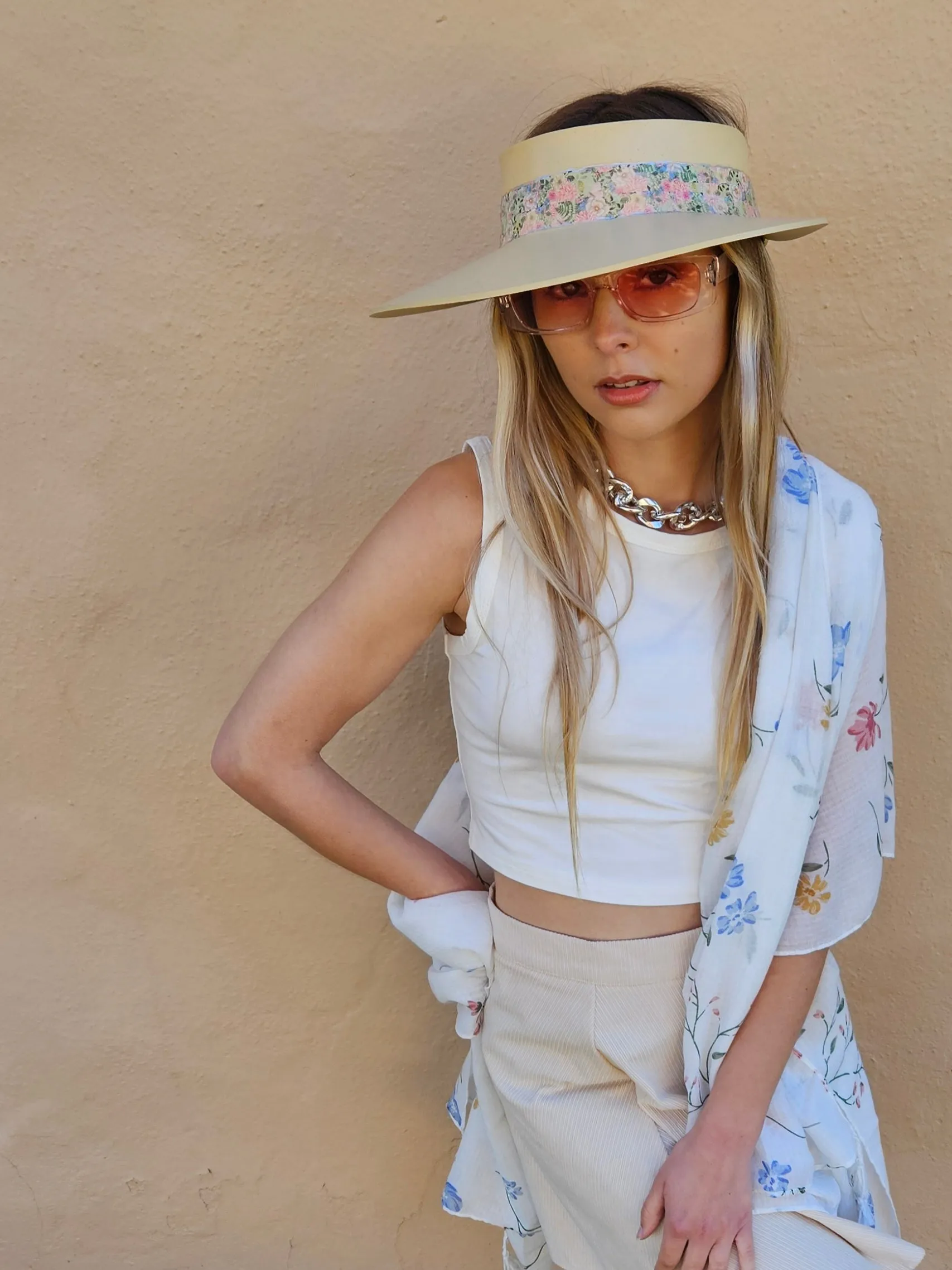 Beige "LadyEVA" Visor Hat with Light Pink Floral Band