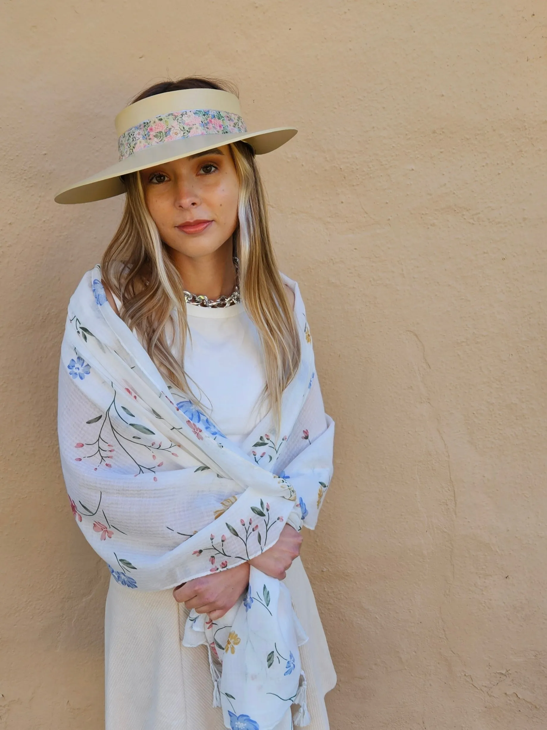 Beige "LadyEVA" Visor Hat with Light Pink Floral Band