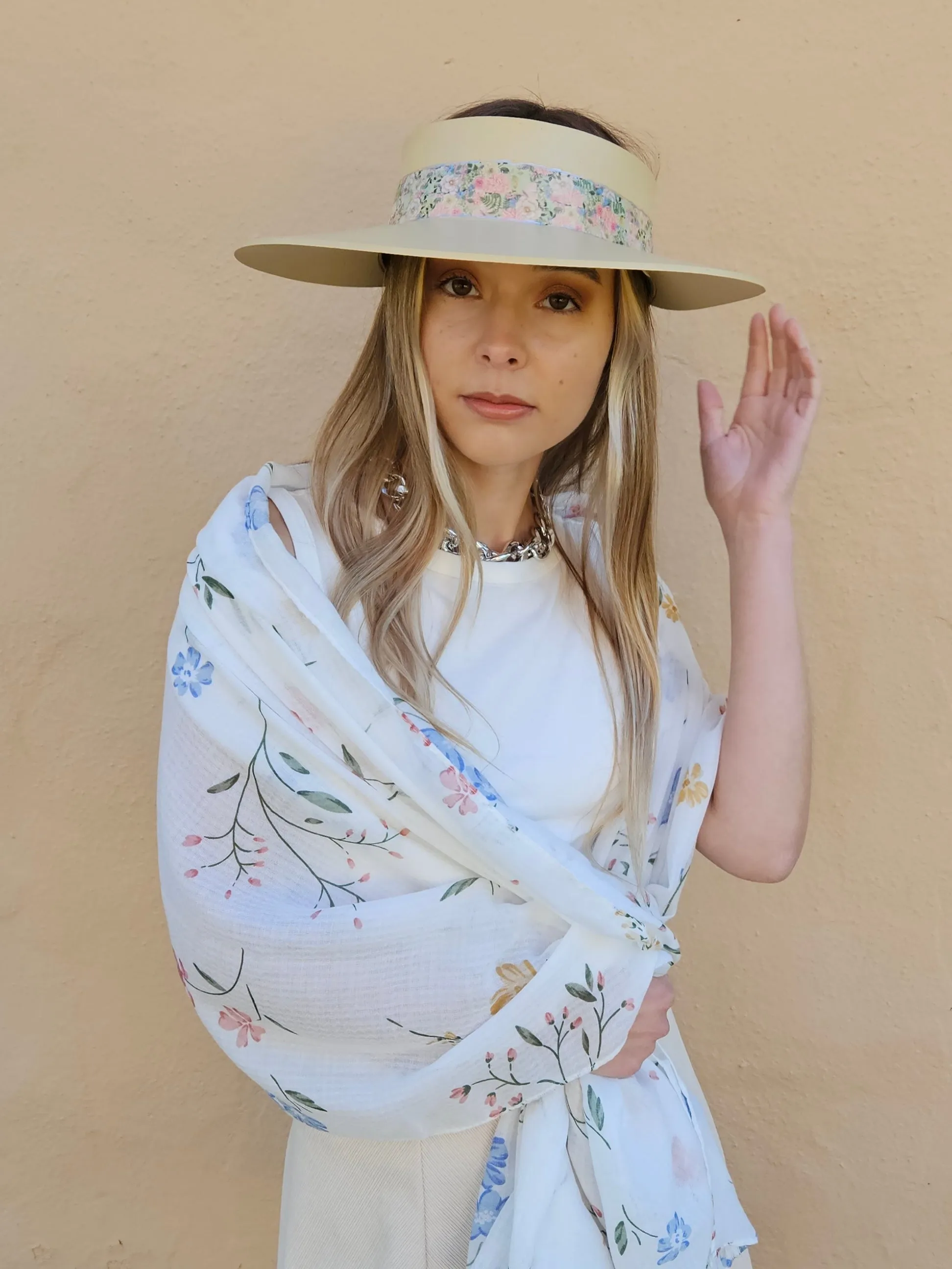 Beige "LadyEVA" Visor Hat with Light Pink Floral Band