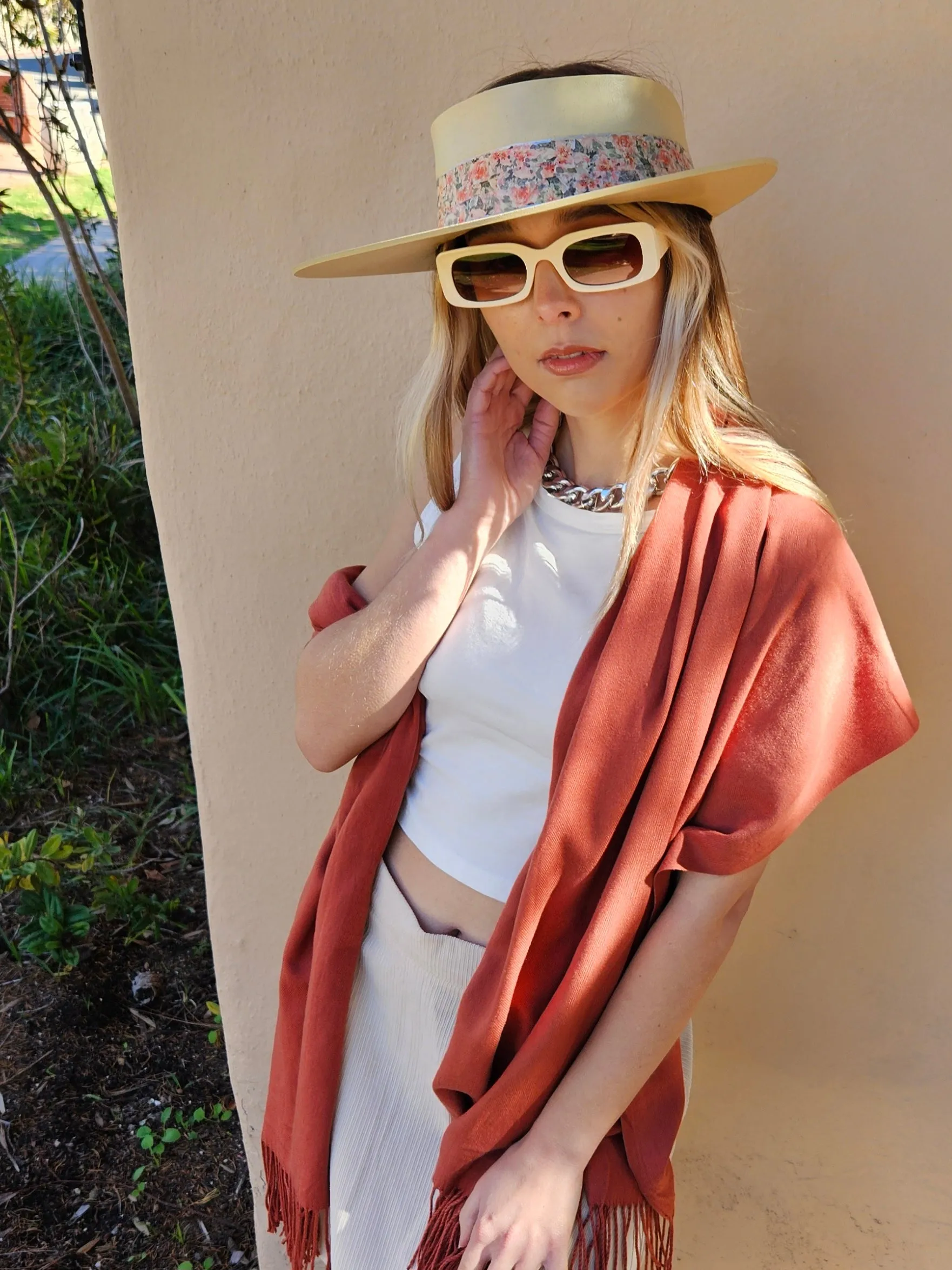 Beige "LadyEVA" Visor Hat with Pink Floral Band