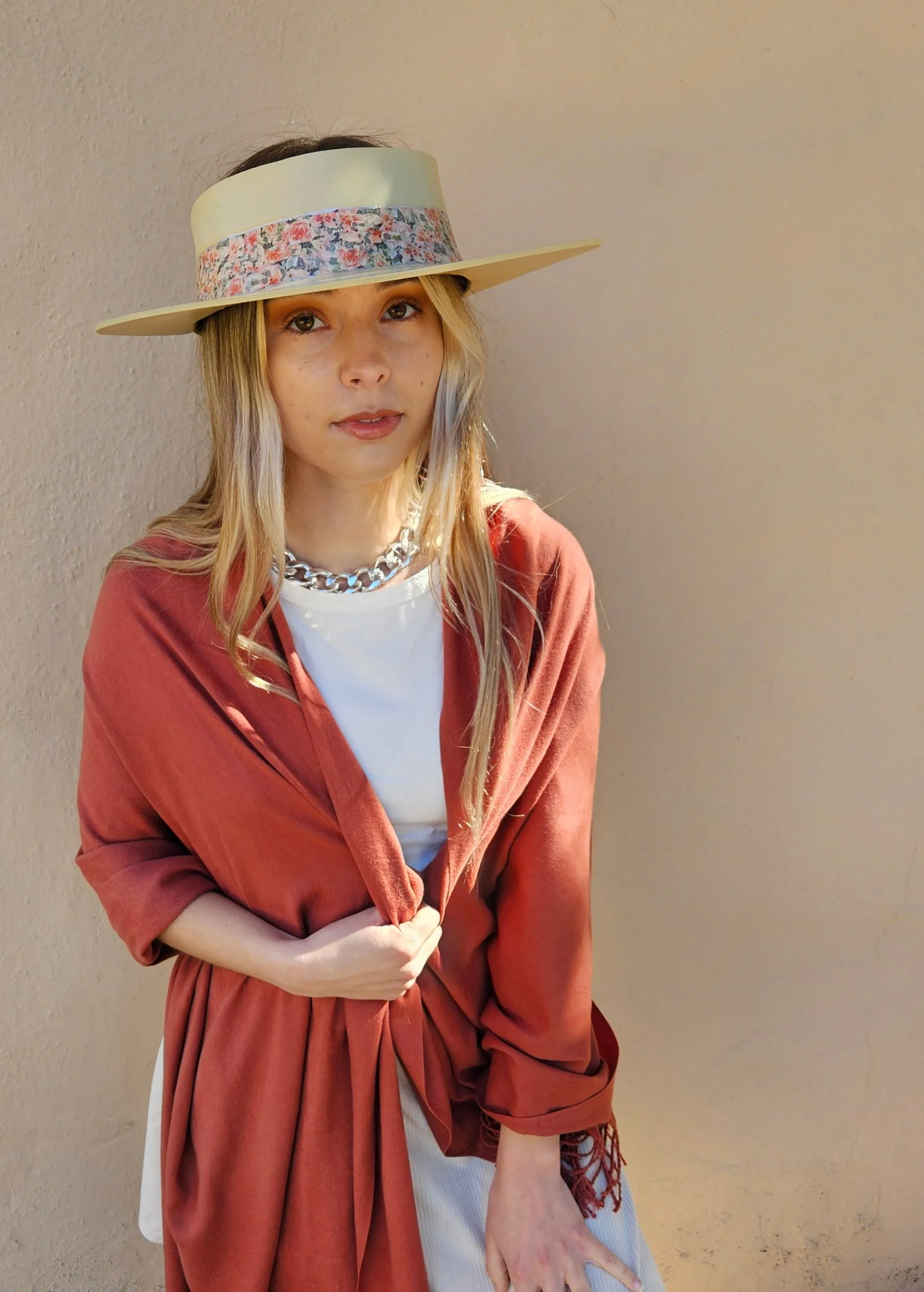 Beige "LadyEVA" Visor Hat with Pink Floral Band