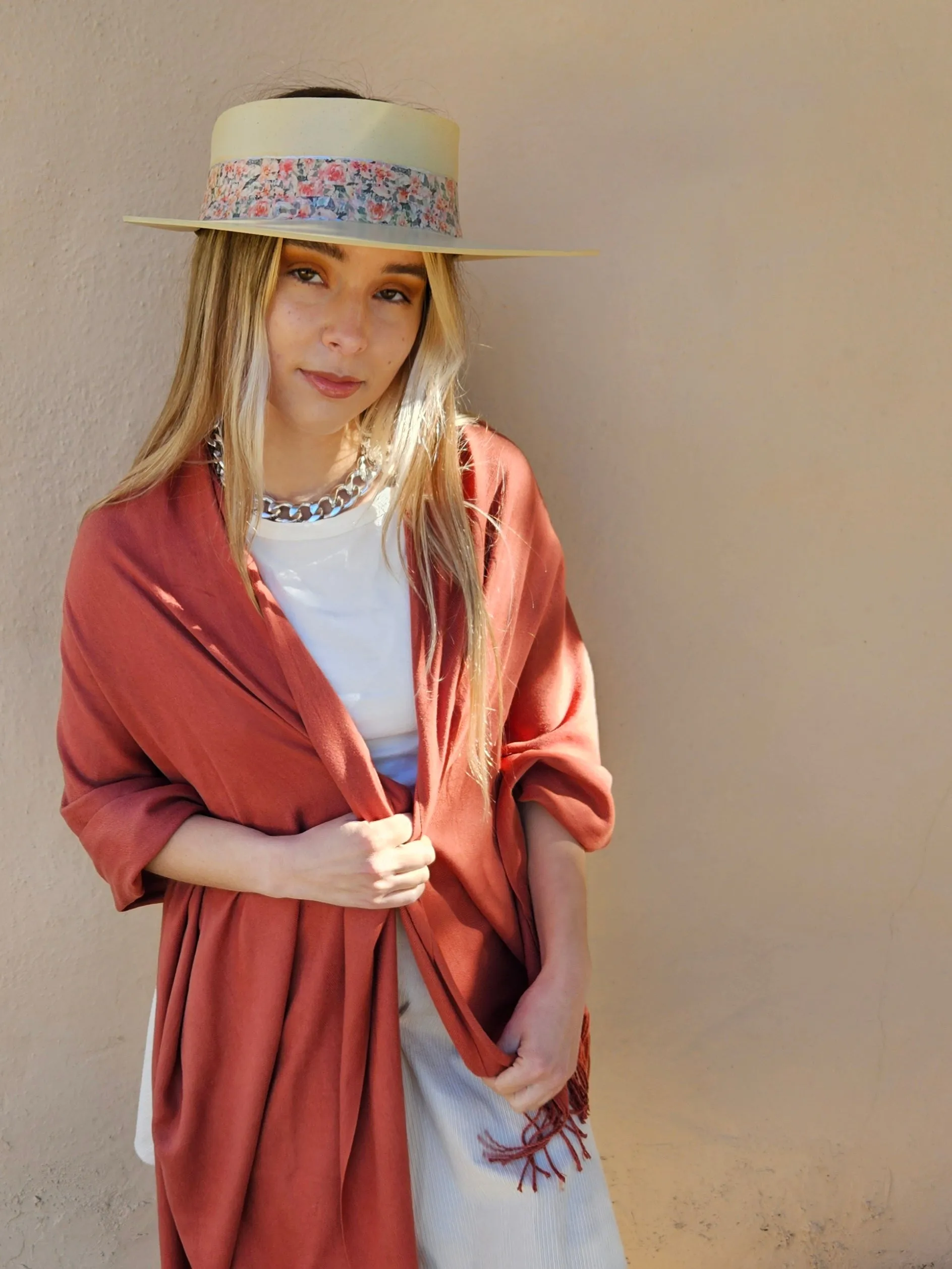 Beige "LadyEVA" Visor Hat with Pink Floral Band