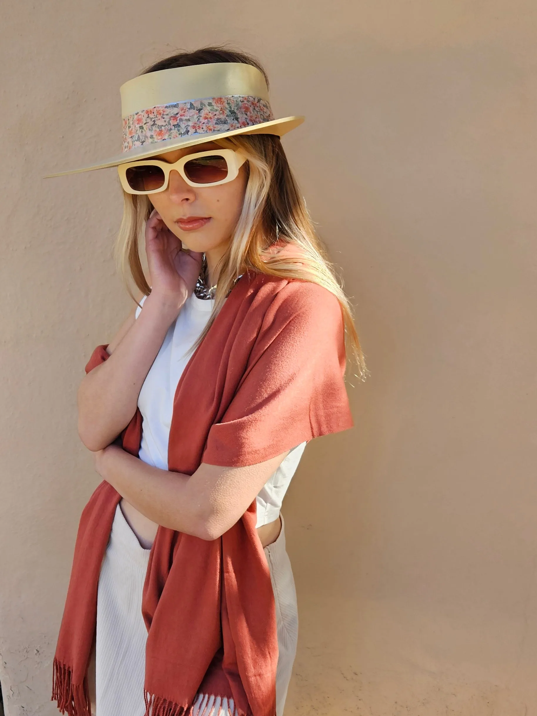 Beige "LadyEVA" Visor Hat with Pink Floral Band