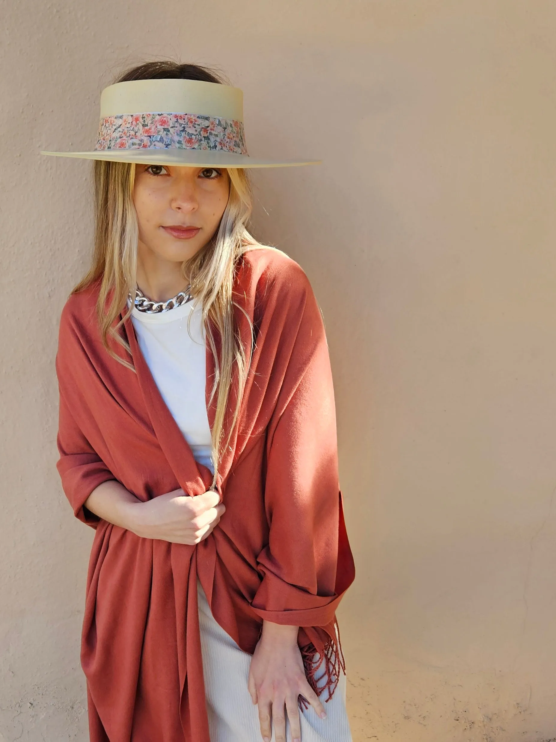 Beige "LadyEVA" Visor Hat with Pink Floral Band