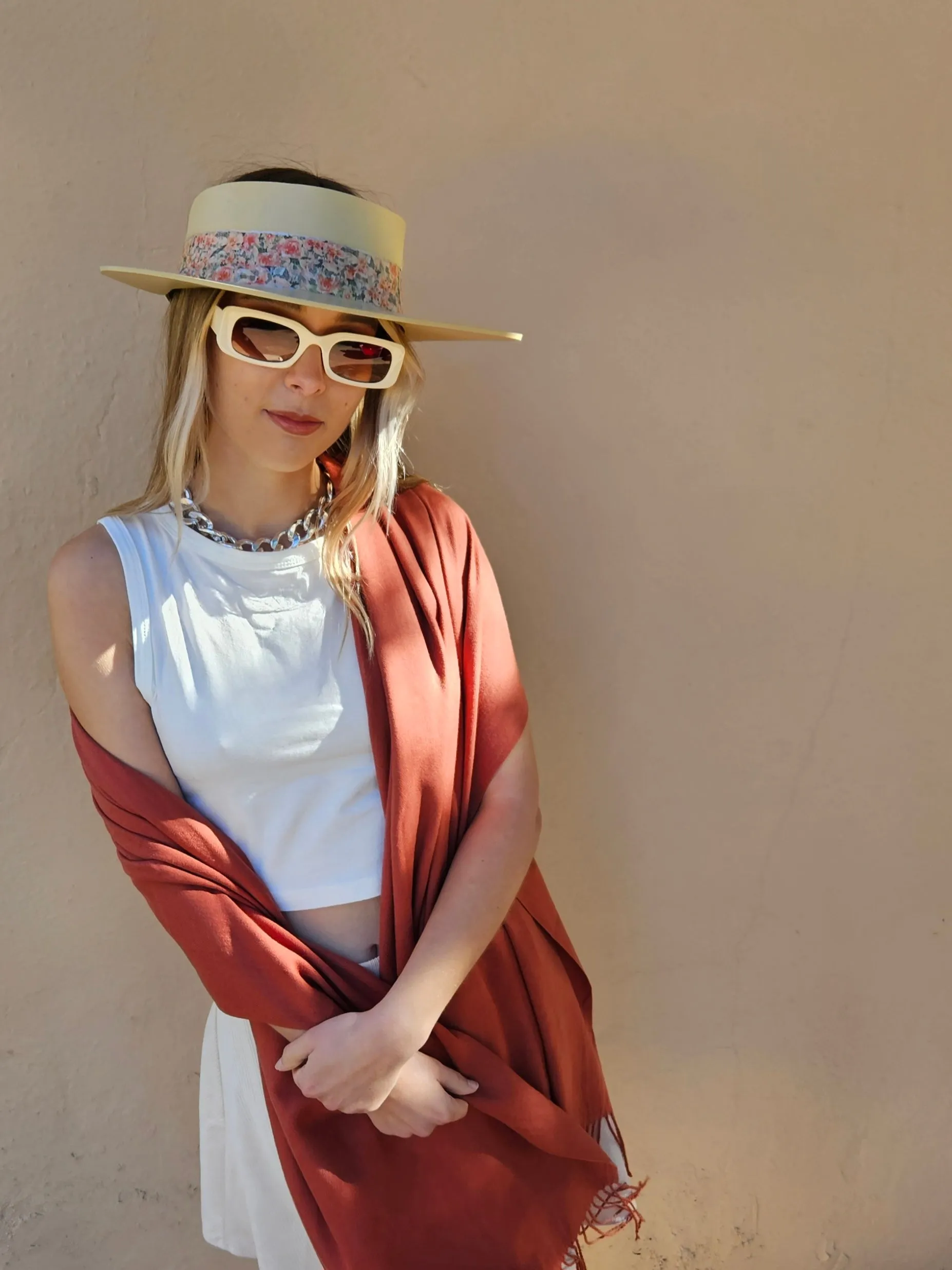 Beige "LadyEVA" Visor Hat with Pink Floral Band