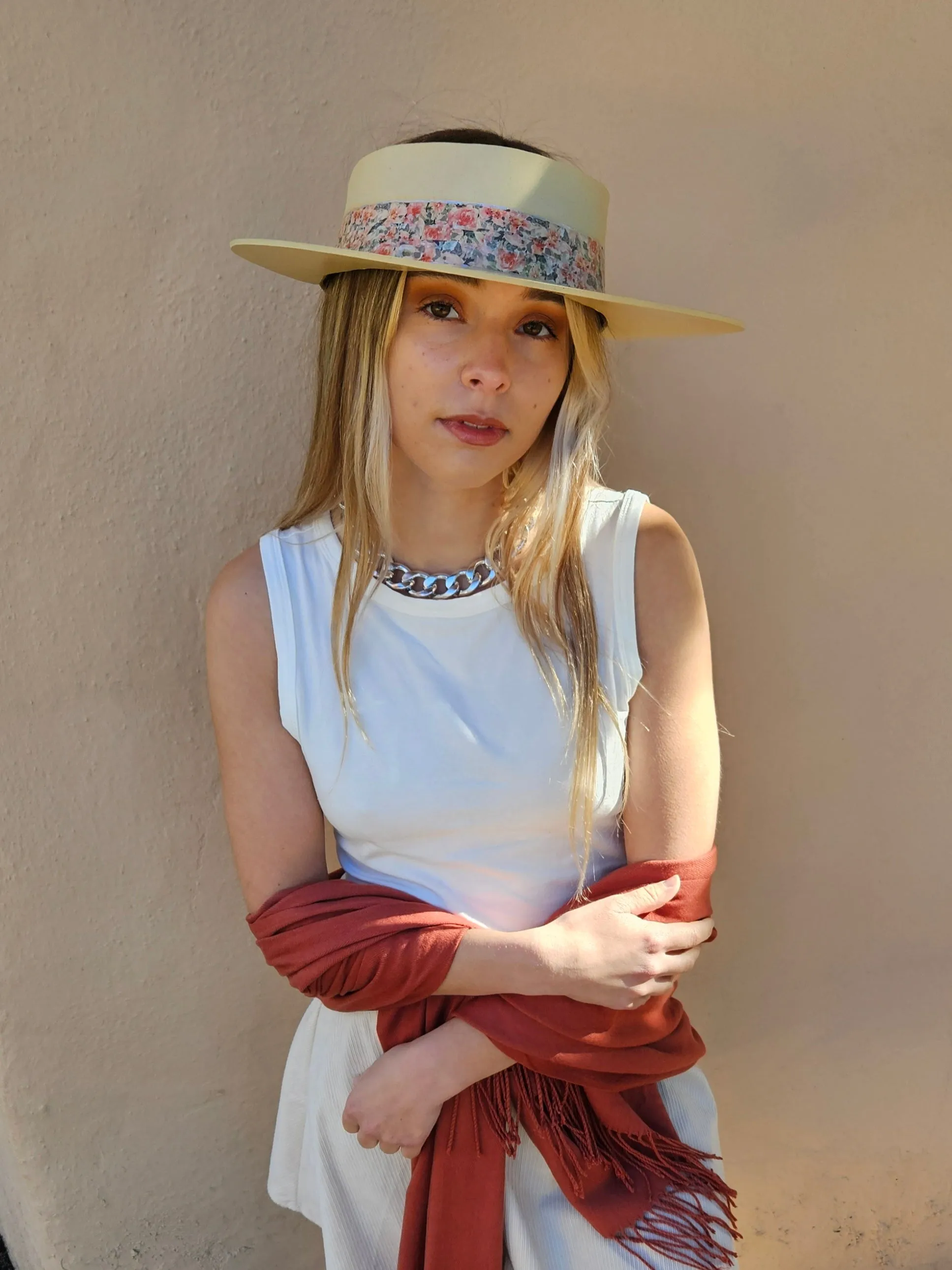 Beige "LadyEVA" Visor Hat with Pink Floral Band