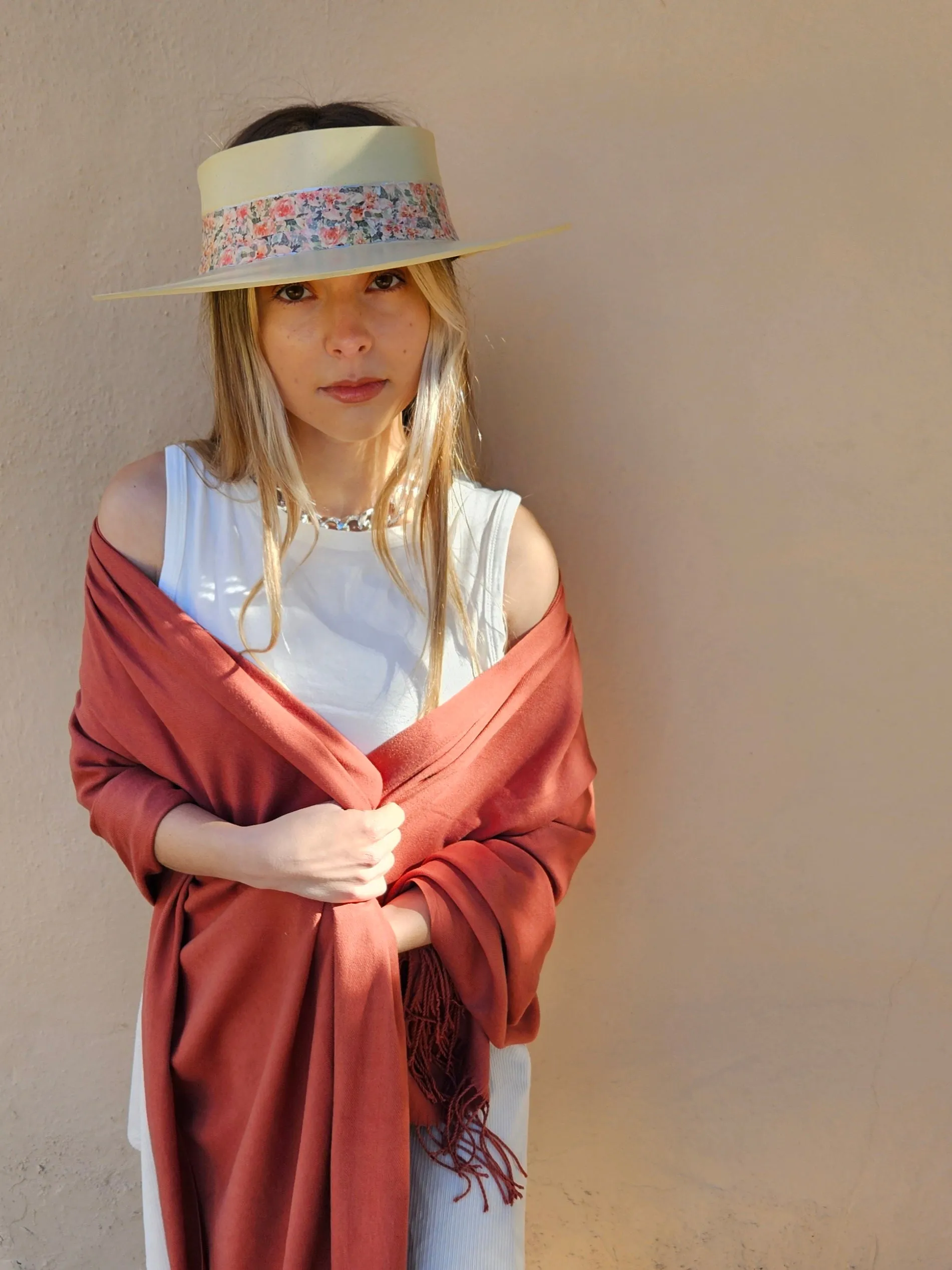 Beige "LadyEVA" Visor Hat with Pink Floral Band