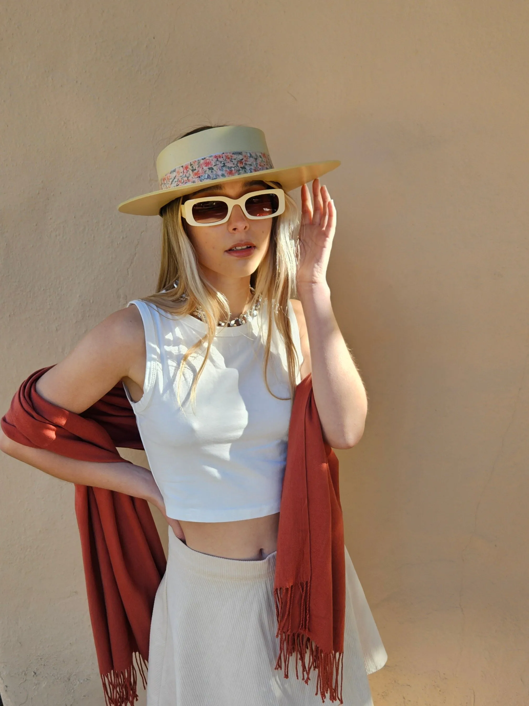 Beige "LadyEVA" Visor Hat with Pink Floral Band