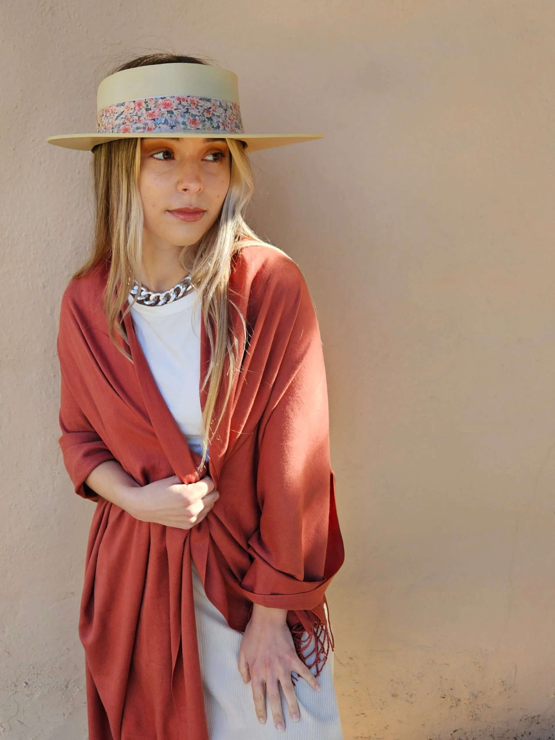 Beige "LadyEVA" Visor Hat with Pink Floral Band