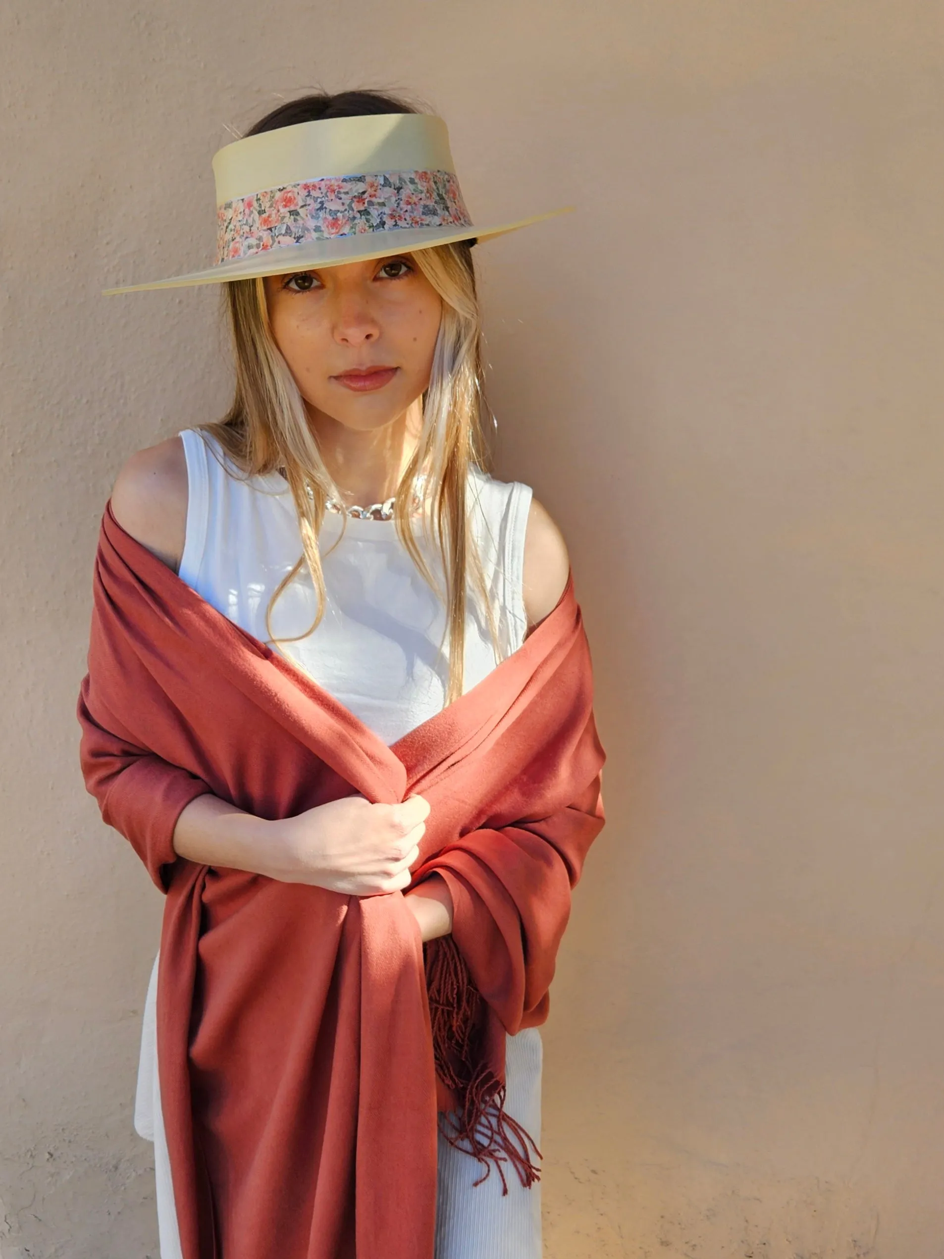 Beige "LadyEVA" Visor Hat with Pink Floral Band