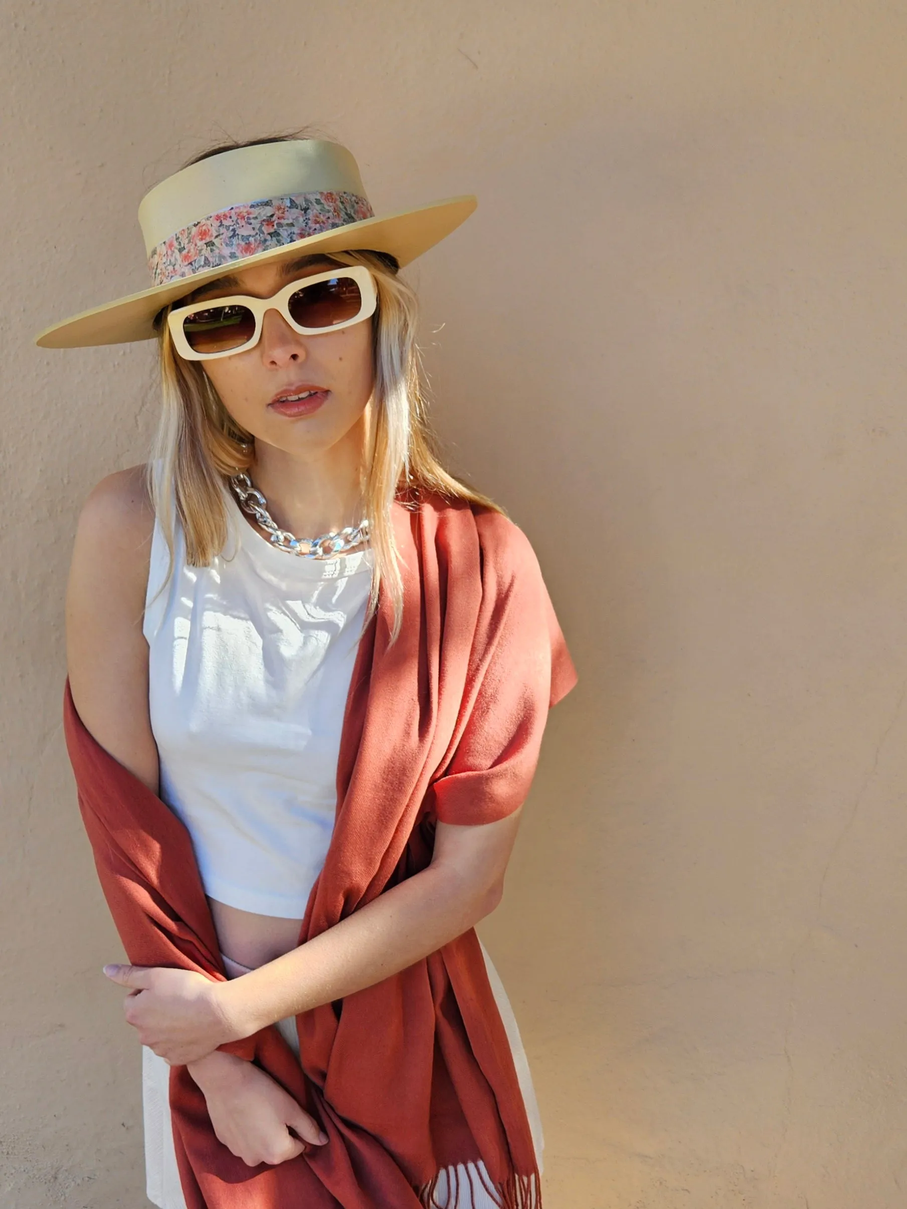 Beige "LadyEVA" Visor Hat with Pink Floral Band