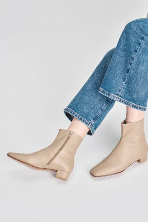 CHLOE 30 angle boots (Stone)