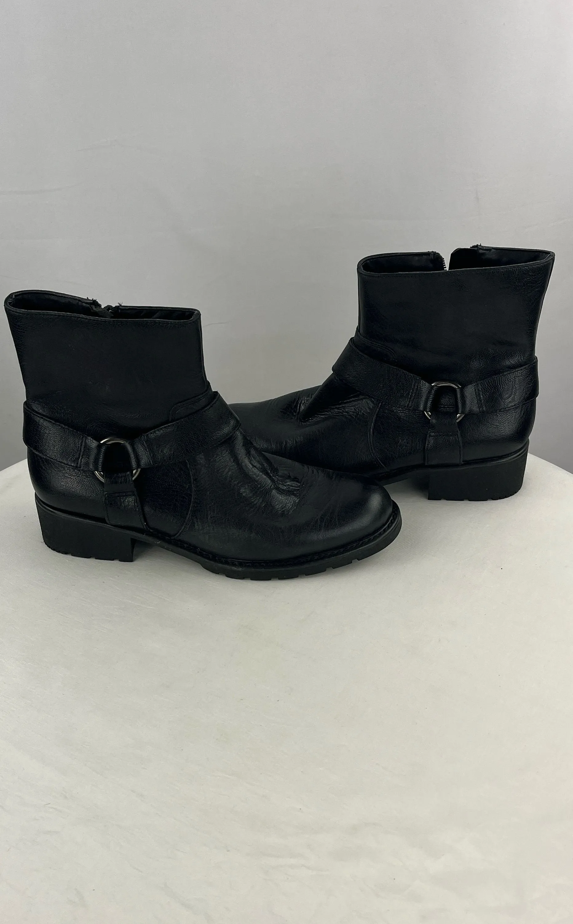 Clarks Women's Black Leather Mid Calf Round Toe Cowboy Boots Size 6.5