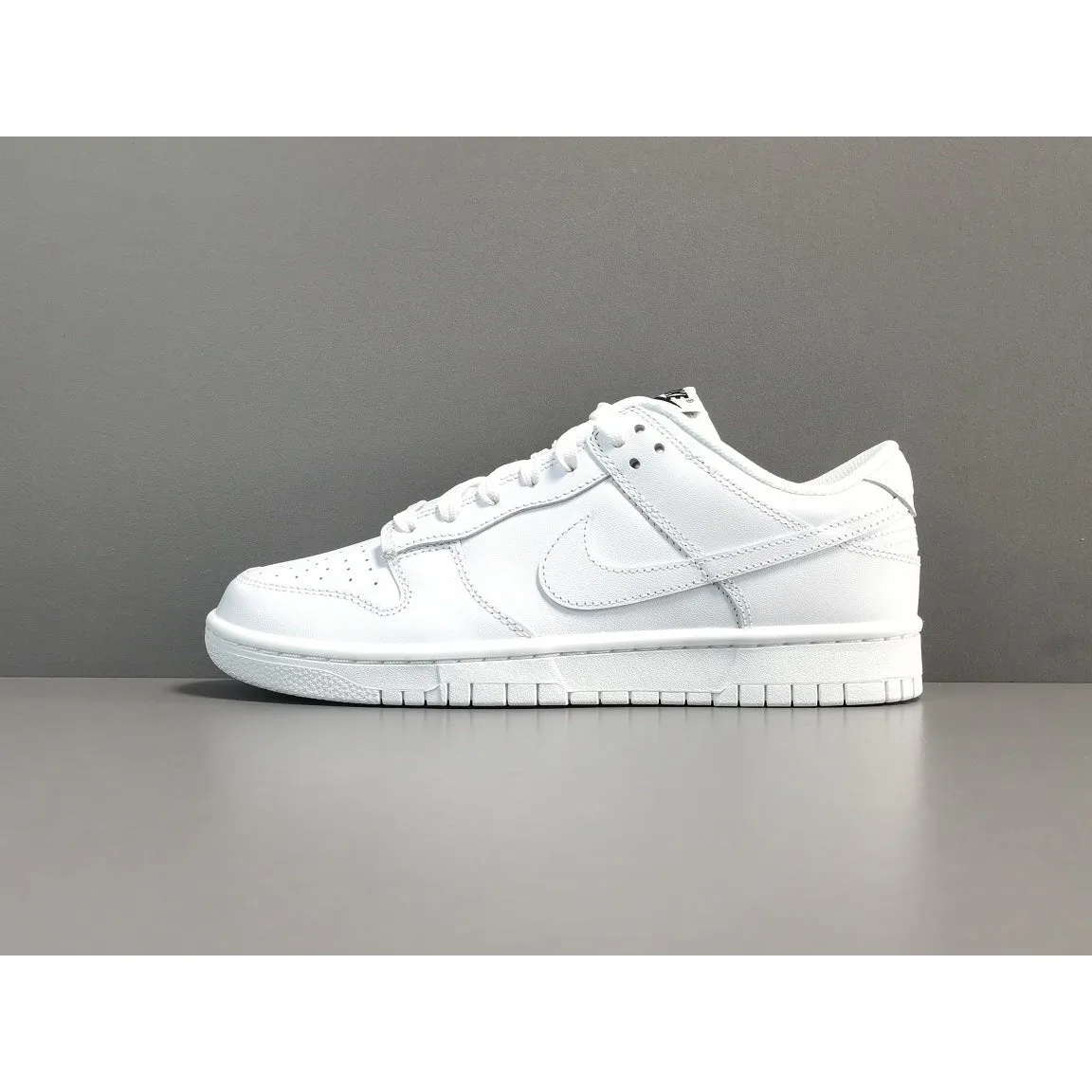 NIKE DUNK x TRIPLE WHITE