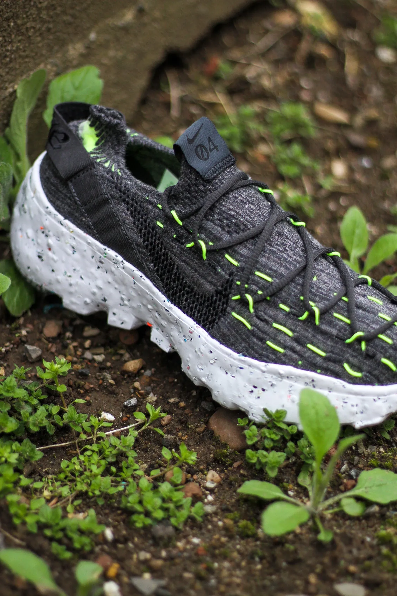 NIKE SPACE HIPPIE O4 "BLK/VOLT"