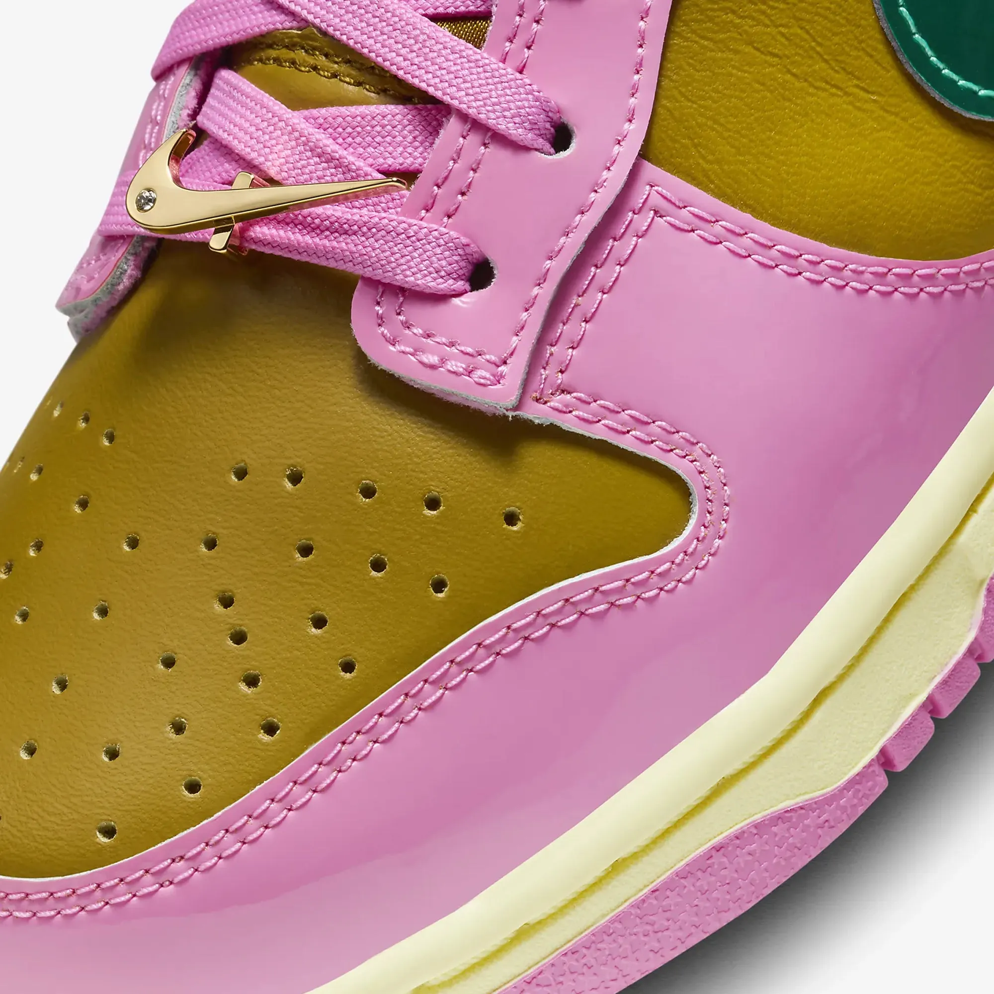 Nike | WMN'S DUNK LOW X PARRIS GOEBEL  { PLAYFUL PINK/MULTI-COLOR-BRONZINE